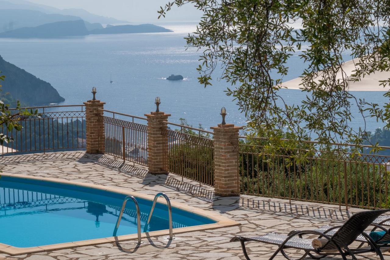 Apolis Villas & Suites Resort Parga Esterno foto