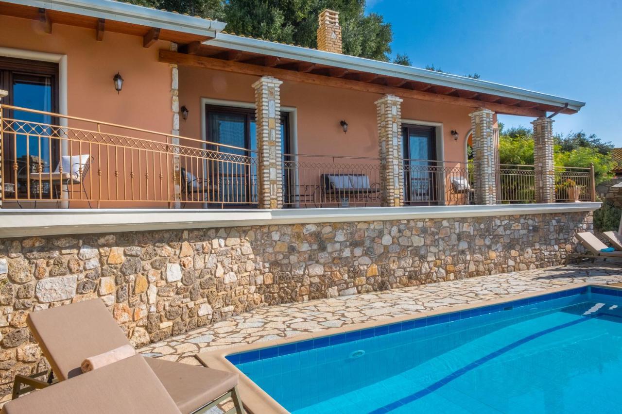 Apolis Villas & Suites Resort Parga Esterno foto